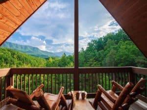 deck and mountain view from Luxury Lookout