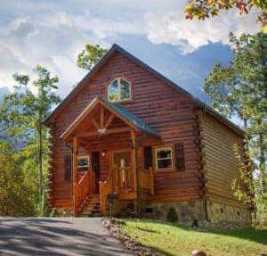 The exteiror of a charming secluded cabin in Gatlinburg.