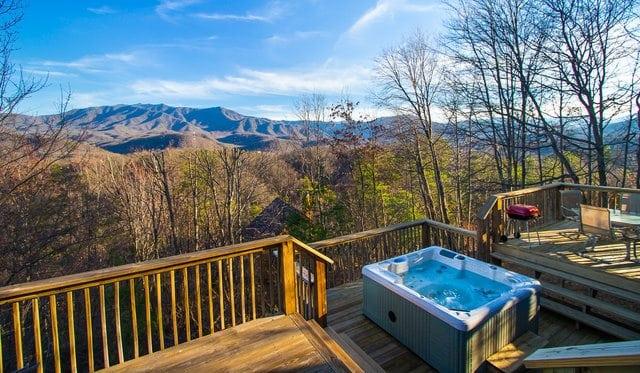 View_of_the_Smoky_Mountains_from_Jewel_of_the_Mountain_cabin_in_Gatlinburg.jpg