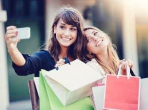 taking pictures of shopping girls in gatlinburg